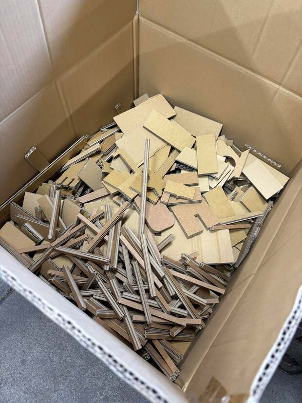 スゴイ段ボールの加工技術にビックリの記事写真